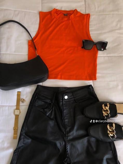 Black Top Outfits, Top Naranja, Outfits Juvenil, Neon Outfits, Orange Tank Top, Ideas De Outfits, Long Natural Hair, Outfits Casuales, Black Top