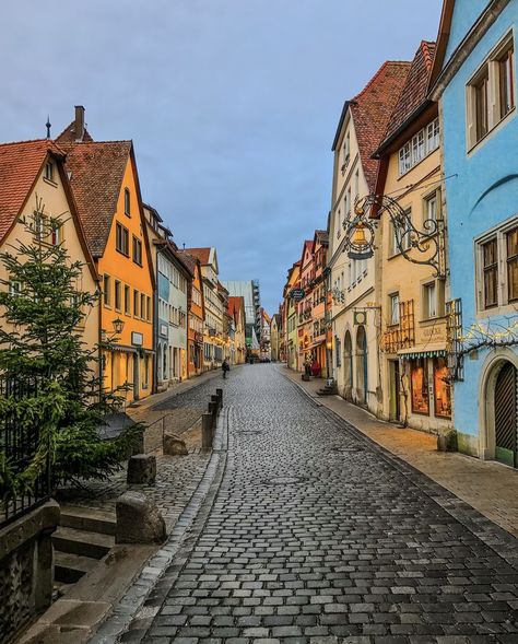 December 3 - Rothenburg ob der Tauber, Germany (stevenvanderhulst) Akvarel Painting, Rothenburg Germany, Rothenburg Ob Der Tauber, Cobblestone Streets, Colorful Places, Architecture Ideas, Netherlands Travel, Northern Europe, City Photography