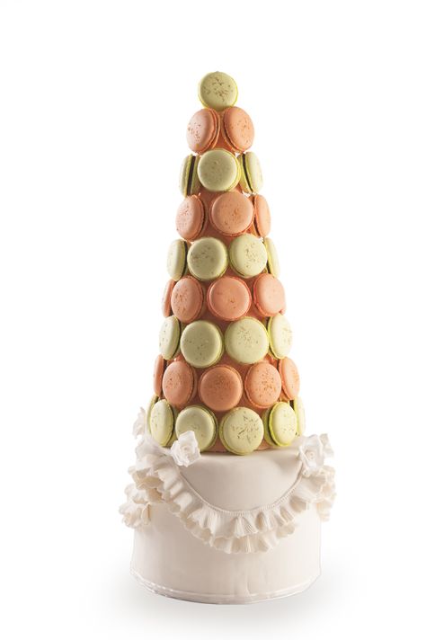 Torre de Macaron #torre #macaron #macarron #postre #sweet #deset #LaPetitePatisserie #yummy #class #clasial Yummy Deserts, Macaroons, Macarons