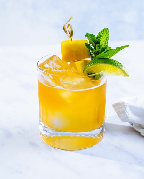 Cocktails With Pineapple Juice, Cocktails With Pineapple, Pineapple Rum Cocktail, Raspberry Martini Recipe, Pineapple Rum Drinks, Pineapple Cocktail Recipes, Pineapple Cocktails, Tropical Cocktail Recipes, Signature Drink Ideas