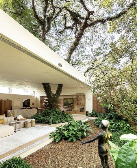 Casa da Árvore Living Room Stands, Earthy Decor, Outdoor Bathrooms, Green Architecture, Indoor Outdoor Living, Contemporary Architecture, Amazing Architecture, Contemporary House, Tree House