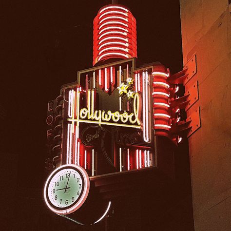 Hollywood Neon Sign. Hollywood Photography, Los Angeles. Photograph Print. Mid-Century Home Decor. Vintage. Art. California Wall Art Decor. This item is printed on Professional Photo Paper, with a lustre finish. If you prefer glossy finish, please specify glossy in your order. Seardig Photography and date will be marked on the back.  Please let me know if you would be interested in these other sizes and even printing on canvas. To print on canvas, go to: http://etsy.me/2rTQOz5 For more Californi Classic Hollywood Aesthetic, Vintage Hollywood Aesthetic, California Gothic, 70s Hollywood, Old Hollywood Homes, Old Hollywood Theme, Old Hollywood Aesthetic, Angeles Aesthetic, Los Angeles Aesthetic