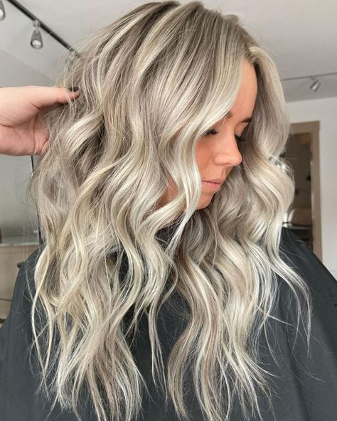 Ashy Ice Blonde Hair, Ice Highlights, Ash Blonde Hair Ideas, Dark Ash Blonde Hair, Ash Blonde Hair Dye, Ash Blonde Hair Color, Ashy Blonde Hair, Shadow Roots, Air Touch