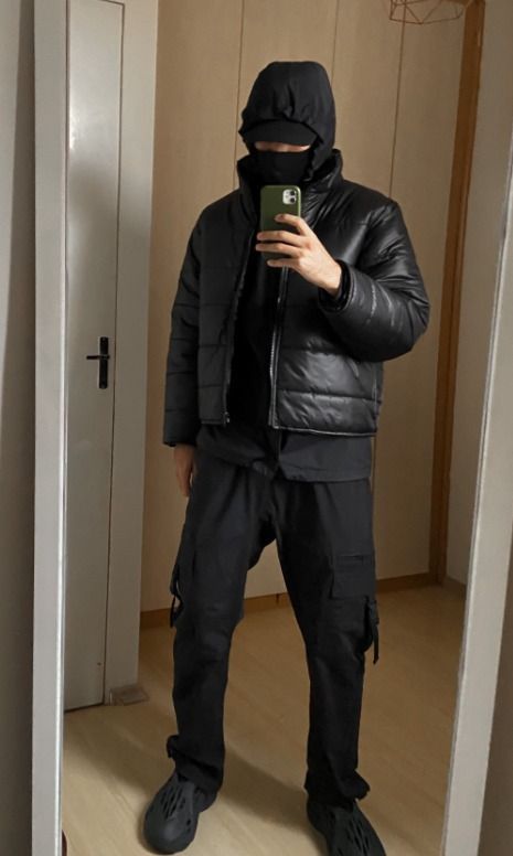 outfit de fuga Onyx Yeezy Foam Runner Outfit, Foam Runner Onyx Outfit Men, Onyx Foam Runner Outfit Men, Black Ozweego Outfit, Black Foam Runner Outfit, Yeezy Foam Runner Outfit Men, Yeezy Foam Runner Outfit, Foam Runner Outfit, Black Ozweego