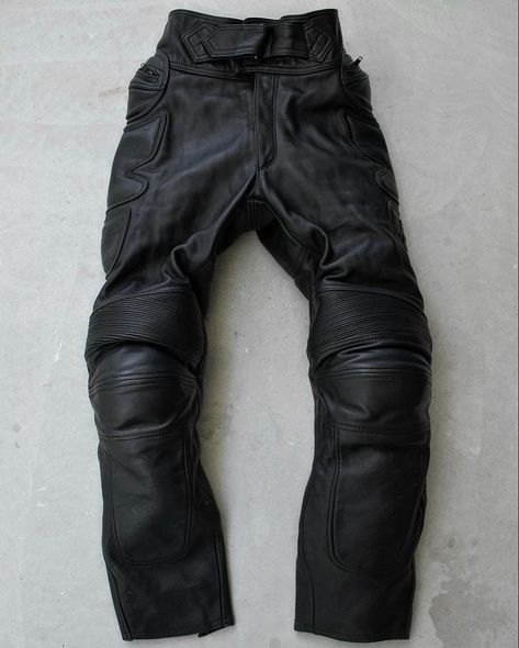 Motorcycle Safety Gear, Leather Motorcycle Pants, Leather Moto Pants, Goth Wardrobe, Motorcycle Safety, Urban Style Outfits, Biker Pants, Mens Leather Pants, Motorcycle Pants