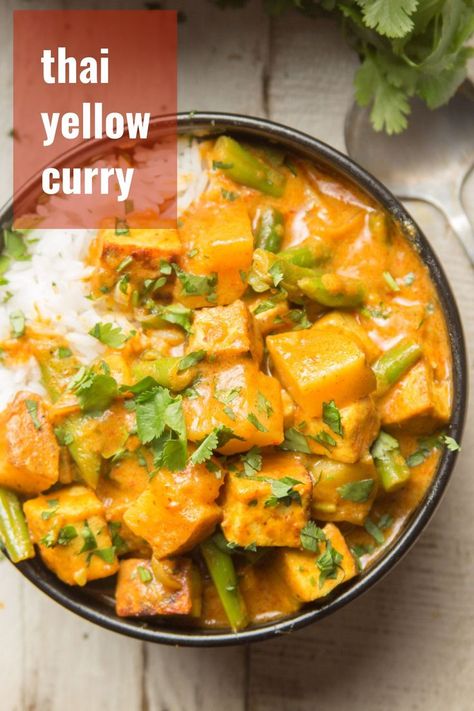 Vegan Yellow Curry, Curry With Potatoes, Curry Tofu, Thai Yellow Curry, Potatoes Green Beans, Curry Recipes Vegetarian, Tofu Curry, Yellow Curry, Dinner Vegan