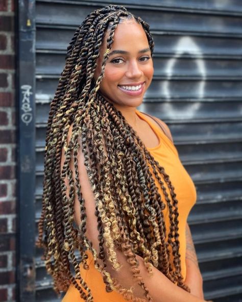 Brown Blonde Passion Twist, Passion Twist On Light Skin, Passion Twist Blonde And Black, Brown And Black Passion Twist, Black And Blonde Passion Twists, Light Brown Passion Twists, Blonde Passion Twists Black Women, Honey Blonde Passion Twist, Ombre Passion Twists