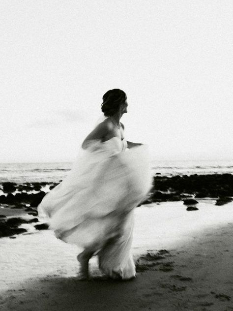 Creative Focus and Motion Blur Imagery from Photobug Community Low Shutter Speed, Motion Blur Photography, Shutter Speed Photography, Blur Photography, Shutter Photography, Vintage Wedding Photography, Bridal Poses, Blur Photo, Professional Wedding Photography