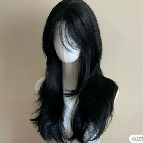 Feathered Black Hair, Long Hair Layered Cut, Long Layers Wolf Cut, Haircut Ideas Long Layers, Side Bangs Haircut Long, Cute Long Haircuts For Thick Hair, Butterfly Cut With Face Framing Layers, V Haircut Long Hair, Spiky Layered Hair