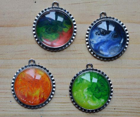 Melted Crayons, Fun Activity For Kids, Acrylic Art Projects, Broken Crayons, Diy Pendant Necklace, Color Crayons, Crayon Art Melted, Church Crafts, Crayon Art