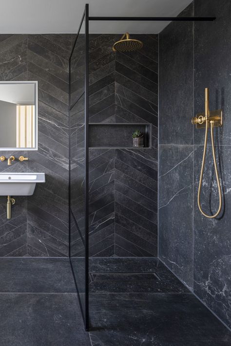 Black Porcelain Tiles, Black Tile Bathrooms, Mandarin Stone, Dark Bathrooms, Stone Bathroom, Bad Inspiration, Black Porcelain, Bathroom Trends, Big Bathrooms