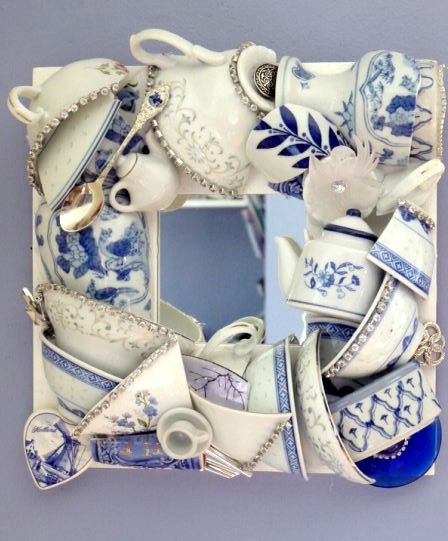 Vintage Teacup Mirror. Great way to use up broken and chipped china. Smashing Things, Teacup Crafts, Mosaic Stained, Cup Crafts, Mirror Mosaic, Blue And White Porcelain, Broken China, Mosaic Projects, Stained Glass Mosaic