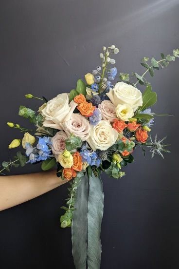 Blue Orange Weddings, Tangerine Wedding, Orange Wedding Bouquet, Orange Wedding Colors, Blue Flowers Bouquet, Orange Bouquets, Hydrangea Wedding, Orange Wedding Flowers, Yellow Bouquets