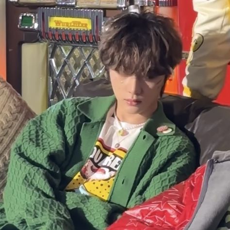 Beomgyu Cardigan Outfit, Beomgyu Cardigan, Beomgyu In Pajamas, Beomgyu Sweater, Beomgyu Bear Cardigan, Txt Beomgyu Guitar, Green Bear, Green Cardigan, The Fool