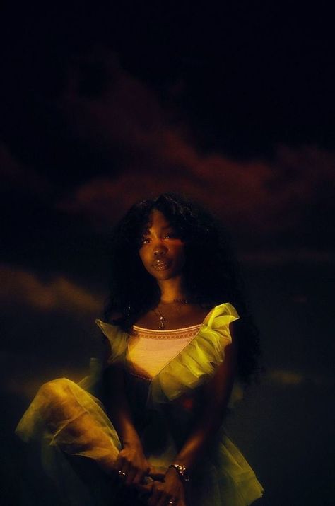 Sza Yellow, Pink Sea Wallpaper, Sza Aesthetic Wallpaper Iphone, Sza Poster Art, Sea Wallpaper Aesthetic, Sza Aesthetic Wallpaper, Sza Aesthetic, Aesthetic Wallpaper Black, Sza Singer