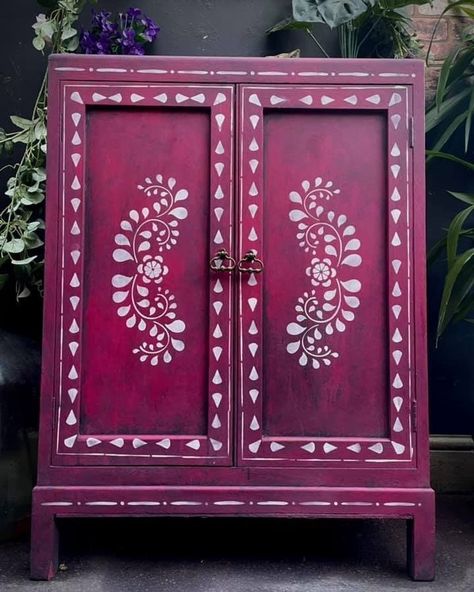 Cupboard Painting Ideas Diy, Cupboard Painting Ideas, Cupboard Painting, Stenciled Doors, Painted Armoire, Painted Wardrobe, Painted Cupboards, Instagram Brand, Wood Art Projects