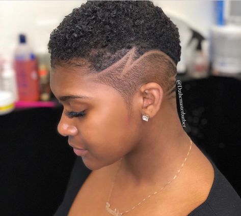 Fade Haircut Women Black, Taper Fade Haircut Women, Fade Haircut Women, Low Cut Hairstyles, Haircut 2020, Barber Cut, Tapered Natural Hair Cut, Natural Haircuts, Haircuts To Try