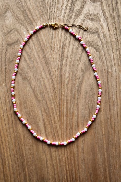 Selfmade Necklace, Selfmade Jewelry, Beads Aesthetic, Taylor Bracelets, Pearl Pink, Pink Necklace, Colourful Necklace, Diy Schmuck, Jewelry Inspo