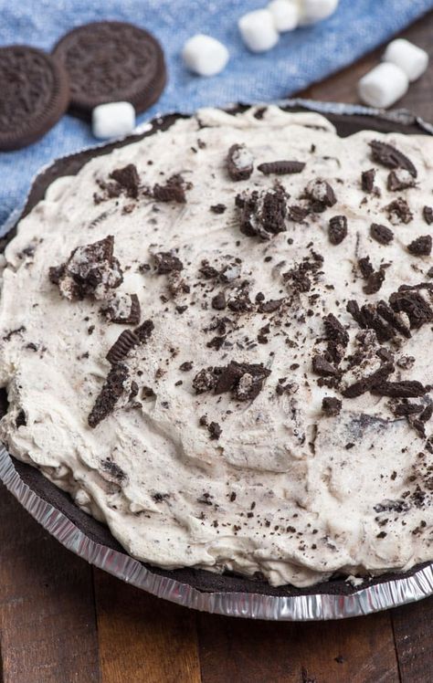 Oreo Fluff Pie is an easy no bake pie recipe with Oreo crust and full of Oreos, pudding, and marshmallows! It's a fluff salad in a pie crust! Ice Cream Pie Recipe, Oreo Fluff, Oreo Desserts, Baking Recipes Pie, Oreo Pie, Oreo Pudding, Golden Oreo, Fluff Recipe, Fluff Desserts