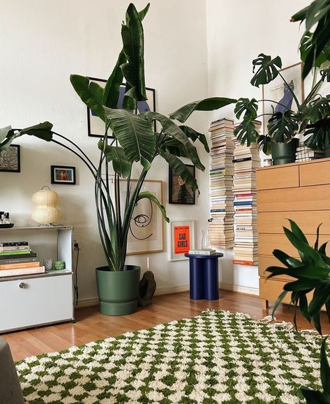 Plants And Books, Brooklyn Apartment, Apartment Decor Inspiration, Dream House Interior, Apartment Inspiration, Cozy Apartment, Room Inspiration Bedroom, Dream Decor, Dream Rooms