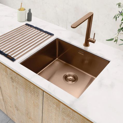 6 Essential Copper Kitchen Accents You Need To See | Vaunt Design Copper Kitchen Accents, Interior Kitchen Ideas, Small Kitchen Sink, Shower Fittings, New Kitchen Ideas, Single Bowl Sink, Rustic Kitchen Design, Plumbing Repair, Bowl Sink