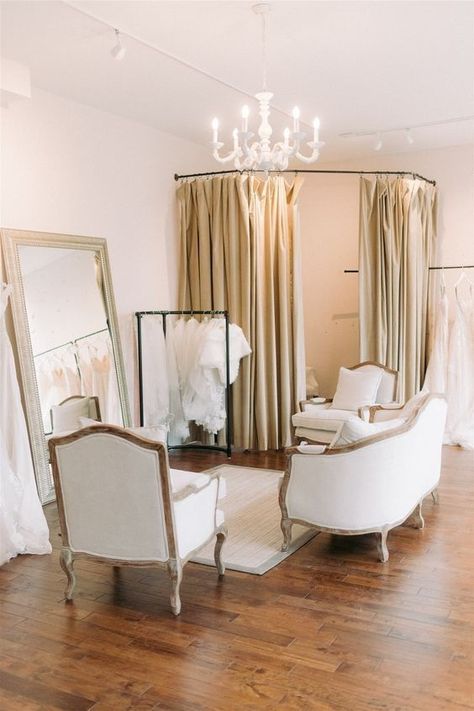 Formal Dress Boutique Interior, Bridal Stores Interior, Wedding Botique Interiors, Dress Studio Interior, Dresses Boutique Decor, Bridal Suite Room Ideas, Bridal Suite Room Design, Bridal Boutique Decor, Bridal Interior Design