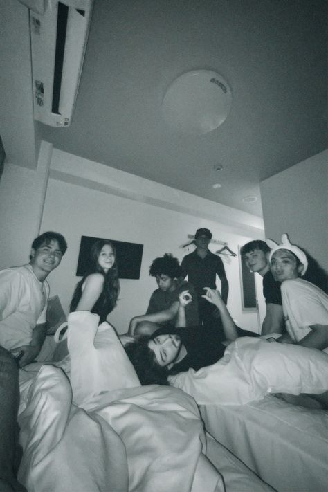 aesthetic friendgroup japan hotel sleepover Hotel Room Party, Hotel Sleepover, Japan Hotel, Hotel Reception, School Trip, Dream Board, Second Chance, Hotel Room, Room Aesthetic