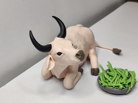 How To make A Cow with polymer clay full tutorial uploaded on my youtube channel link in bio Hello friends 😃 How are you I hope you are fine. Guy I uploaded I new video of cow Sculpture on my youtube watch now If you like this video Subscribe and support your brother 🤠. #bull #cow #diy #polymerclay #clay #tutorial #youtube #cowstatue #sculpture #clayartwork #craft #crafts #art How To Make A Cow Out Of Clay, Cow Clay, Cow Diy, Tape Sculpture, Cow Sculpture, Clay Cow, Birthday 27, Bull Cow, Cow Head