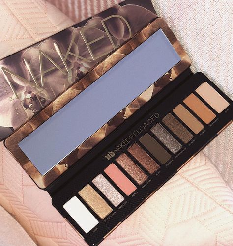 Urban Decay Reloaded Palette Looks, Urban Decay Reloaded, Naked Eyeshadow Palette, Gigi Hadid, Urban Decay, Bobbi Brown, Eyeshadow Palette, Windsor