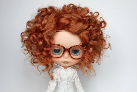 Q! It's an auburn-haired mini-me! Reddish Hair, Pullip Dolls, Baby Posters, Hair Reference, Doll Clothes American Girl, Custom Dolls, Doll Face, Cute Dolls, Vintage Dolls