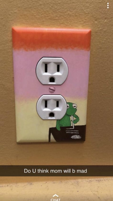 Cute Outlet Painting Ideas, Outlet Painting Ideas Aesthetic, Lightswitch Ideas, Painted Outlet Covers, Lightswitch Ideas Painting, Light Switch Covers Diy Paint, Outlet Painting Ideas, Outlet Ideas, Painted Outlets