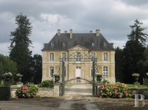 18th century château surrounded by a walled park, in the Calvados region English Mansion, French Estate, French Exterior, English House, Classical Architecture, Wood Work, Sims 2, Future House, French Country