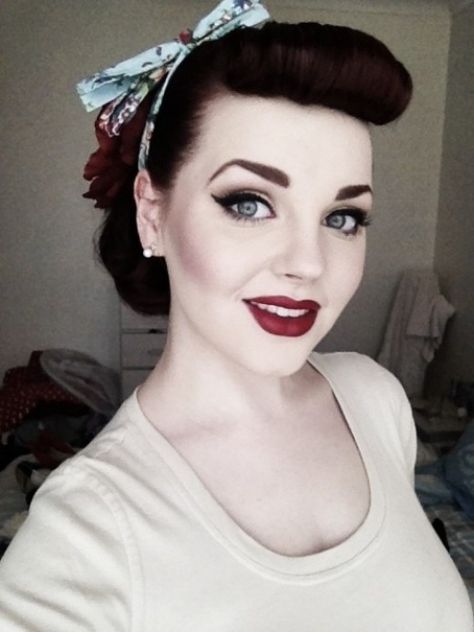 Modern 50's makeup Maquillage Pin Up, Cabelo Pin Up, 50s Makeup, Vintage Makeup Looks, Pin Up Makeup, 50s Hairstyles, Celebrity Haircuts, Pin Up Looks, Pin Up Vintage