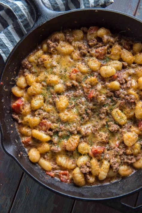 Delicious and easy Cheeseburger Gnocchi Skillet is bursting with flavor and is healthy, too! Ground Beef Gnocchi, Beef Gnocchi, Beef Crockpot Recipes Healthy, Cheeseburger Gnocchi, Cheeseburger Skillet, Beef Recipes Easy Quick, Easy Dinner Ground Beef, Beef Recipes Easy Dinners, Ground Beef Crockpot Recipes