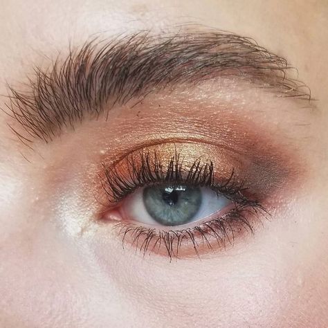 Copper Smokey Eye, Golden Smokey Eye, Copper Eye Makeup, Makeup Nude, Hazel Eye Makeup, Metallic Eyes, Eye Look, Glitter Eyes, Hazel Eyes