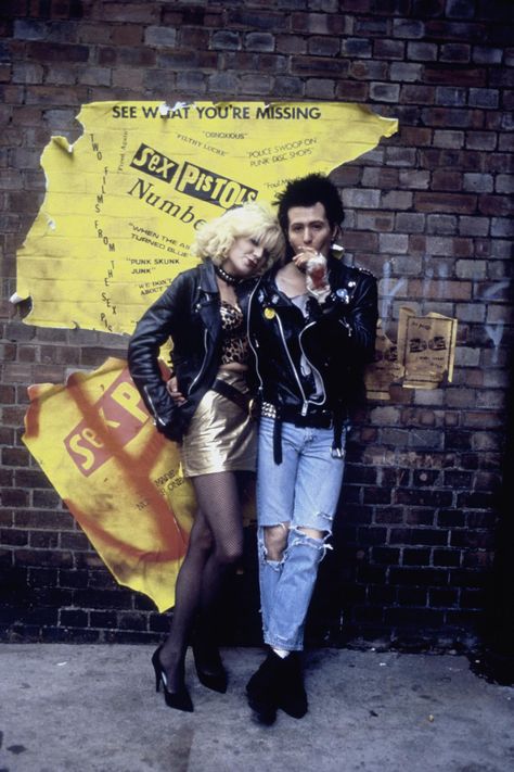 revisiting the uncompromising punk vision of 'sid & nancy' - i-D Sid And Nancy Movie, Chloe Webb, Punk Couple, Punk Shop, Sid And Nancy, Punk Style Outfits, 70s Punk, 80s Punk, Rock Aesthetic