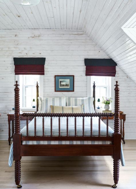 Bedroom Rearranging Ideas, Rustic Decorating Ideas, Tennessee Farmhouse, Spool Bed, Winter Bedroom Decor, Daybed Sets, Rustic Decorating, Farmhouse Bedroom Decor Ideas, House Bedrooms