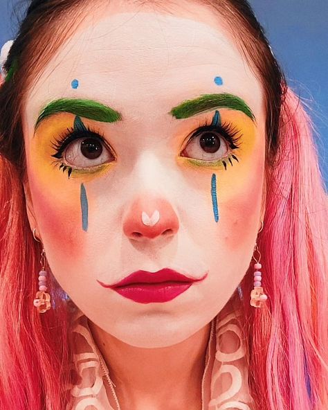 Clown Smile Makeup, Soft Clowncore Makeup, Diy Clown Outfit Women, Clown Face Paint Kids Easy, Clown Makeup Inspo Colorful, Pumpkin Clown Makeup, Light Clown Makeup, Vintage Clown Halloween Costume, Birthday Clown Makeup