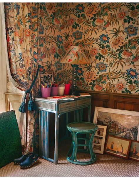 Bold Floral Wallpaper, Cordelia De Castellane, Eclectic French Country, Baby Dior, Paris Flea Markets, Casa Country, Emily Henderson, Vintage Tile, 2020 Design