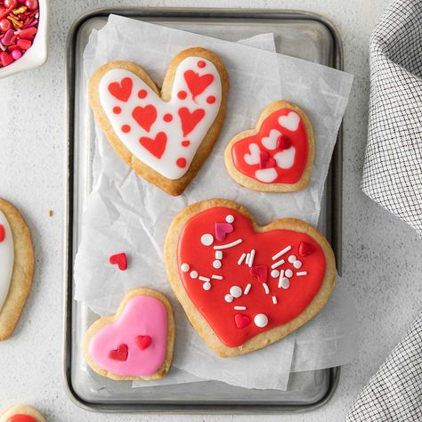 Iced Shortbread Cookies - To Simply Inspire Easy Baking Recipes For Kids, Iced Shortbread, Iced Shortbread Cookies, Heart Cookies Decorated, Sprinkles Cookies, Baking With Toddlers, Nice Biscuits, Easy Biscuit, Easy Biscuit Recipe