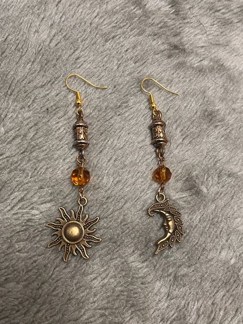 Dangle bronze earrings with a sun and moon charm. Hook is made from hypoallergenic gold plated alloy. Sun Aesthetic Jewelry, Earings Aesthetics Gold, Sun And Moon Matching, Sun Accessories, Sun And Moon Earrings, Cottagecore Earrings, Sun Jewelry, Sun Earrings, Bronze Earrings