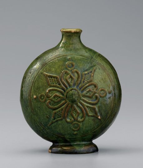 Bottle, Salem, North Carolina, 1800-1830. Lead-glazed earthenware. H. 6 1/2". (Old Salem Museums & Gardens.) --- Art in Clay: Masterworks of North Carolina Earthenware by Old Salem Museums and Gardens, Chipstone Foundation, and Caxambas Foundation. Salem Museums, Art O Mat, Historical Ceramics, Irish Pottery, Nc Pottery, Earthenware Ceramics, Art Nouveau Antiques, American Ceramics, Old Pottery