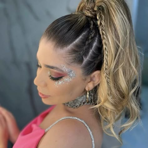 Burning Man Hair, Dance Competition Hair, Concert Hairstyles, Competition Hair, Haute Hair, Bridesmaid Hair Makeup, Dance Hairstyles, Wedding Guest Hairstyles, Penteado Cabelo Curto