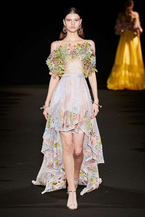 Rahul Mishra spring 2020 Rahul Mishra, Gowns Dresses Elegant, Collection Couture, Couture Week, Floral Fashion, Fashion Show Collection, Flower Fashion, Bollywood Fashion, Couture Collection