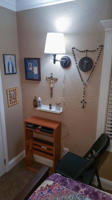 Small Altar Design Home Catholic, Prayer Space At Home, Catholic Lifestyle, Prayer Kneeler, Altar Catholic, Home Altar Catholic, Prayer Room Ideas, Church Altar Decorations, Prayer Garden