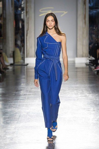 Genny Spring 2019 Ready-to-Wear collection, runway looks, beauty, models, and reviews. Looks Total Jeans, Summer 2019, Womens Fashion Trends, Catsuit, Couture Fashion, Look Fashion, Denim Fashion, Women's Fashion Dresses, Karl Lagerfeld