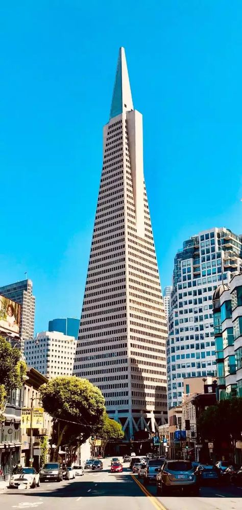 Pyramid Aesthetic, Middle Eastern Travel, Transamerica Pyramid, Architecture Landmark, Wallpaper Space, Amazing Travel Destinations, City Wallpaper, Famous Landmarks, Most Beautiful Cities