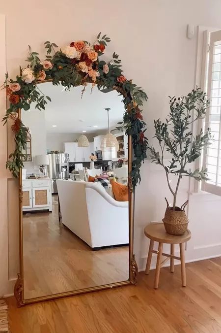 This Eucalyptus and Willow Leaf Garland is perfect for over a door, mirror or master bed! Click to shop the entire centerpiece here! Foliage Around Mirror, Mirror Garland Decor, Mirror Garland, Willow Leaf, Floral Home Decor, Master Bed, Fall Inspo, Leaf Garland, Master Bedding