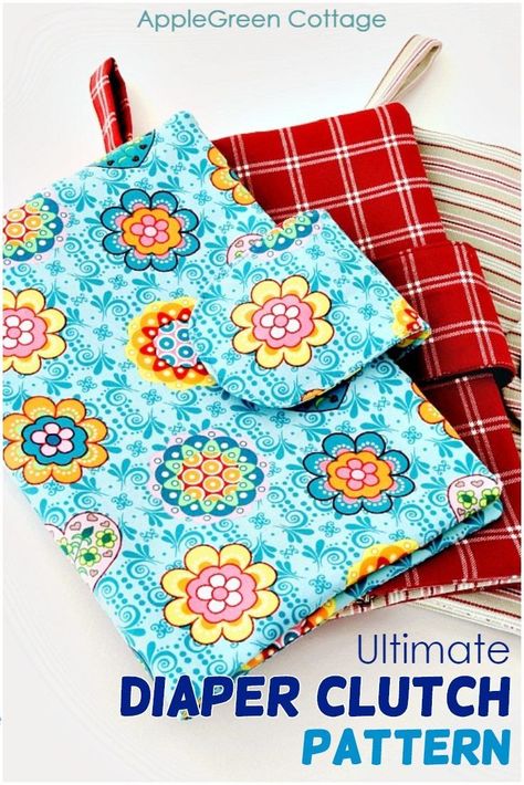 Ultimate diaper clutch to sew now. The best gift for new moms and an excellent baby shower present. A convenient and stylish solution to carry baby diapers and wipes wherever you go. This stylish diaper clutch (nappy wallet) pattern is a great solution for moms with babies on the go. Super-handy for a quick diaper change! #sewingpattern #sewing #baby #babyaccessories #babyshower Wallet Pattern Free, Clutch Sewing, Nappy Wallet, Clutch Pattern, Sewing Projects Free, Diy Baby Gifts, Diy Wallet, Sewing Projects For Kids, Easy To Sew