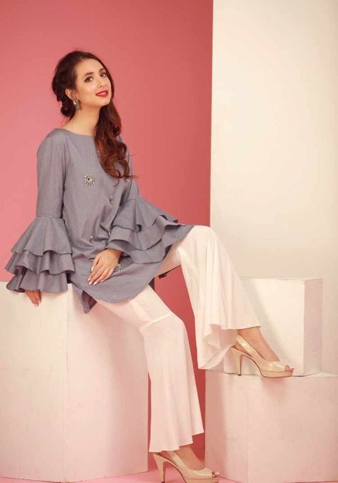 Eid fashion trends for bell sleeves Dress Paterns, Áo Blu, Eid Fashion, Lawn Dresses, Matching Colours, Indian Fashion Trends, Pakistani Fashion Casual, Trouser Design, Pakistani Dresses Casual